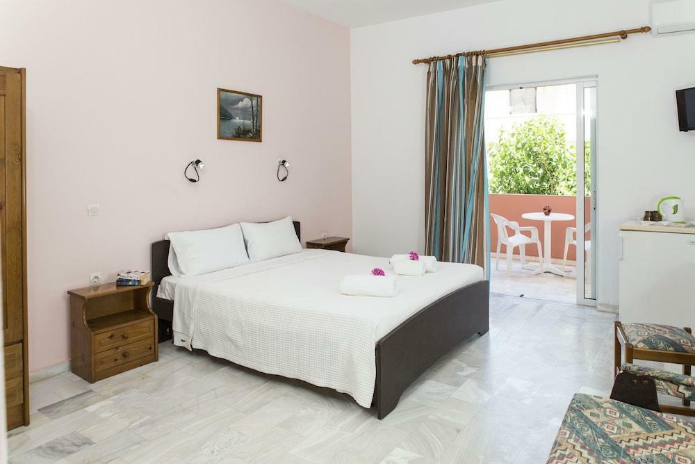 Revekka Rooms Kissamos Exterior photo